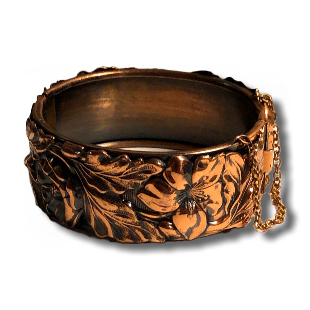 Vintage 1950’s unsigned Whiting & Davis hinged bangle